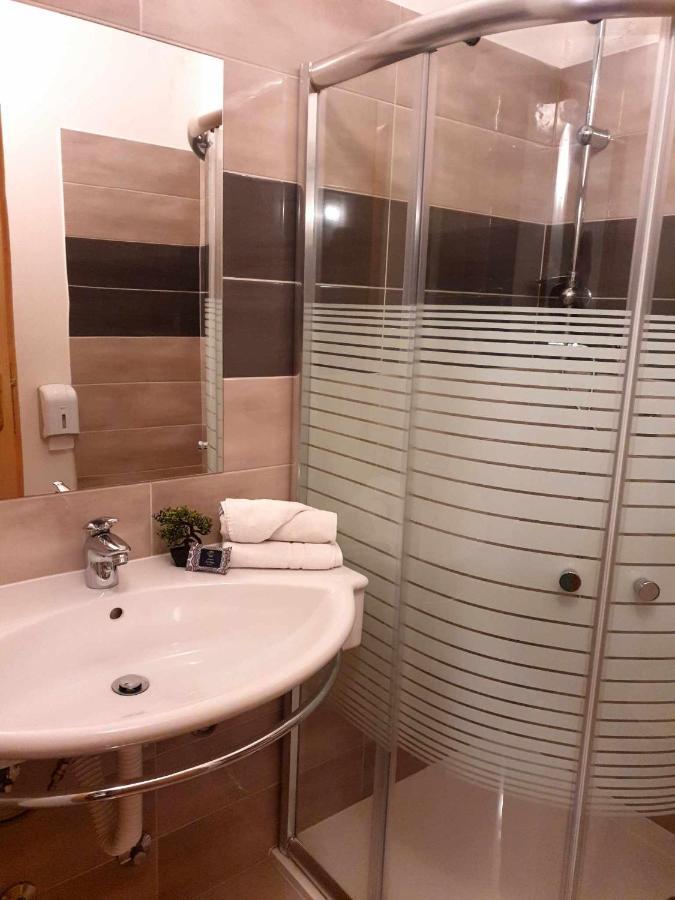 Hotel Lohovo Bihać Eksteriør billede